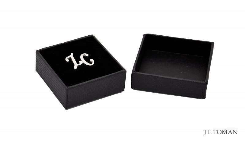 Stříbrná ozdoba do klopy s monogramem ZC